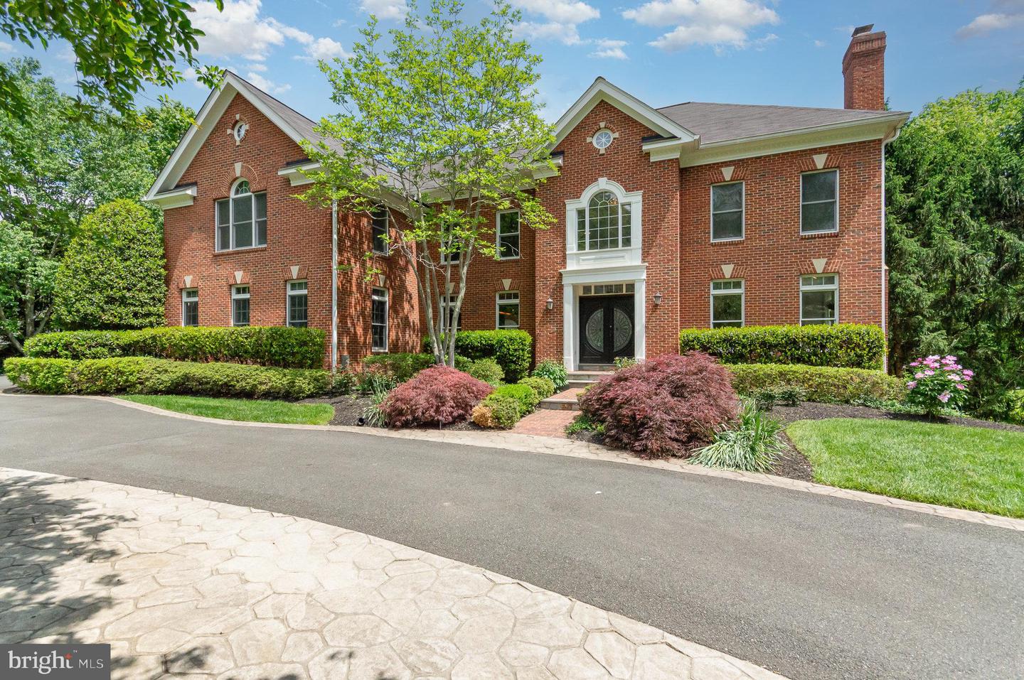 2091 HUNTERS CREST WAY, VIENNA, Virginia 22181, 6 Bedrooms Bedrooms, ,5 BathroomsBathrooms,Residential,For sale,2091 HUNTERS CREST WAY,VAFX2212048 MLS # VAFX2212048