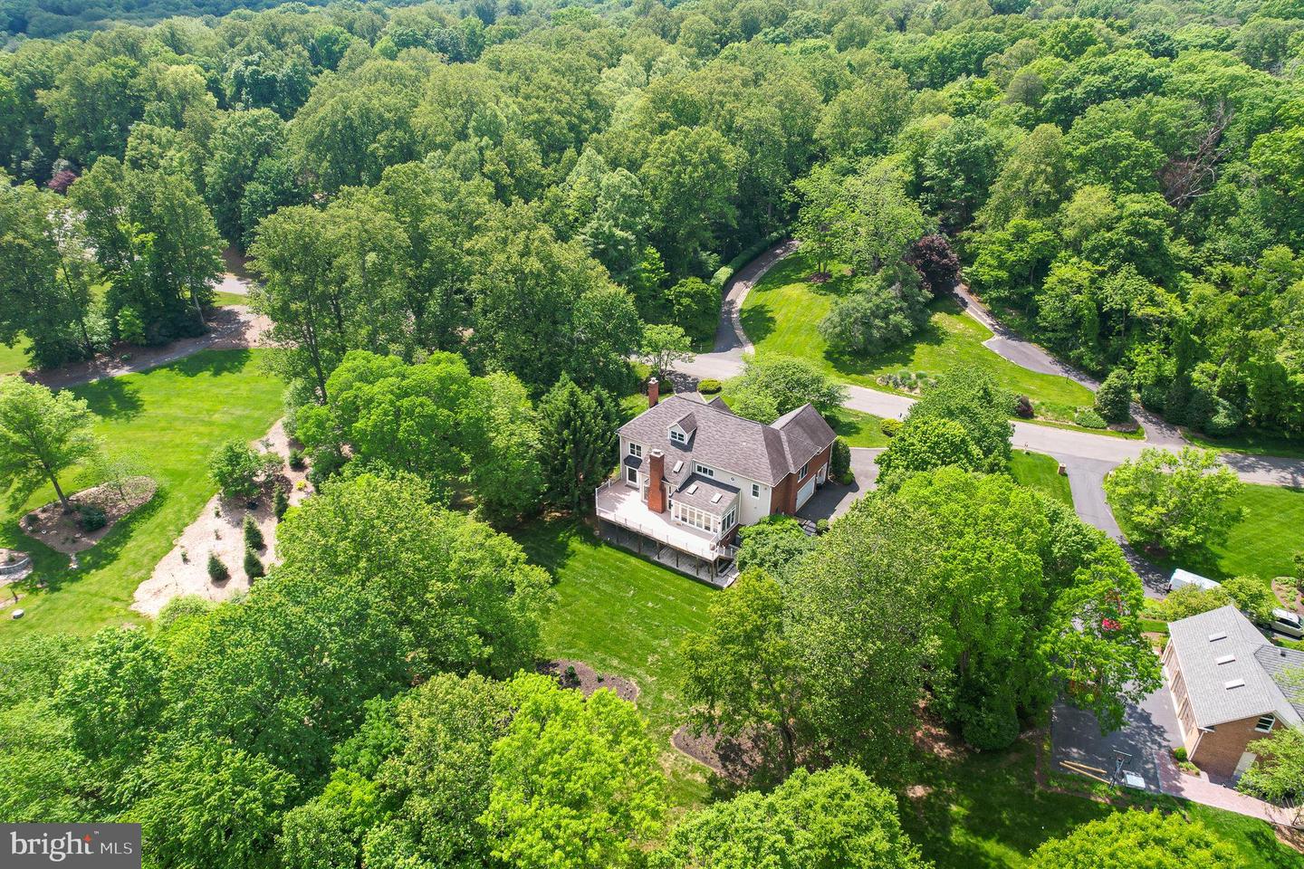 2091 HUNTERS CREST WAY, VIENNA, Virginia 22181, 6 Bedrooms Bedrooms, ,5 BathroomsBathrooms,Residential,For sale,2091 HUNTERS CREST WAY,VAFX2212048 MLS # VAFX2212048