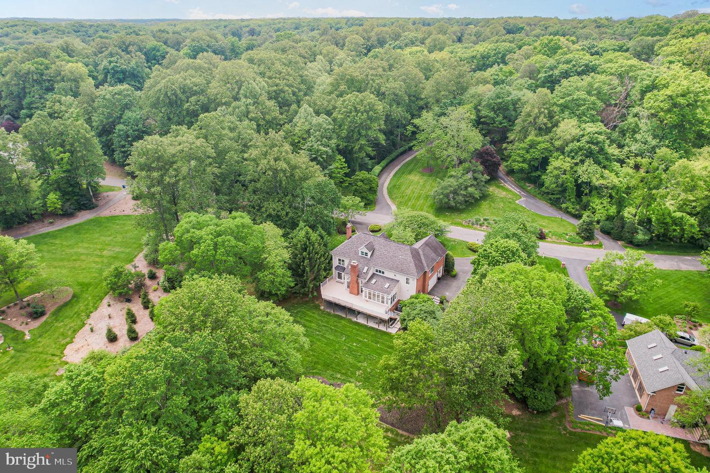 2091 HUNTERS CREST WAY, VIENNA, Virginia 22181, 6 Bedrooms Bedrooms, ,5 BathroomsBathrooms,Residential,For sale,2091 HUNTERS CREST WAY,VAFX2212048 MLS # VAFX2212048