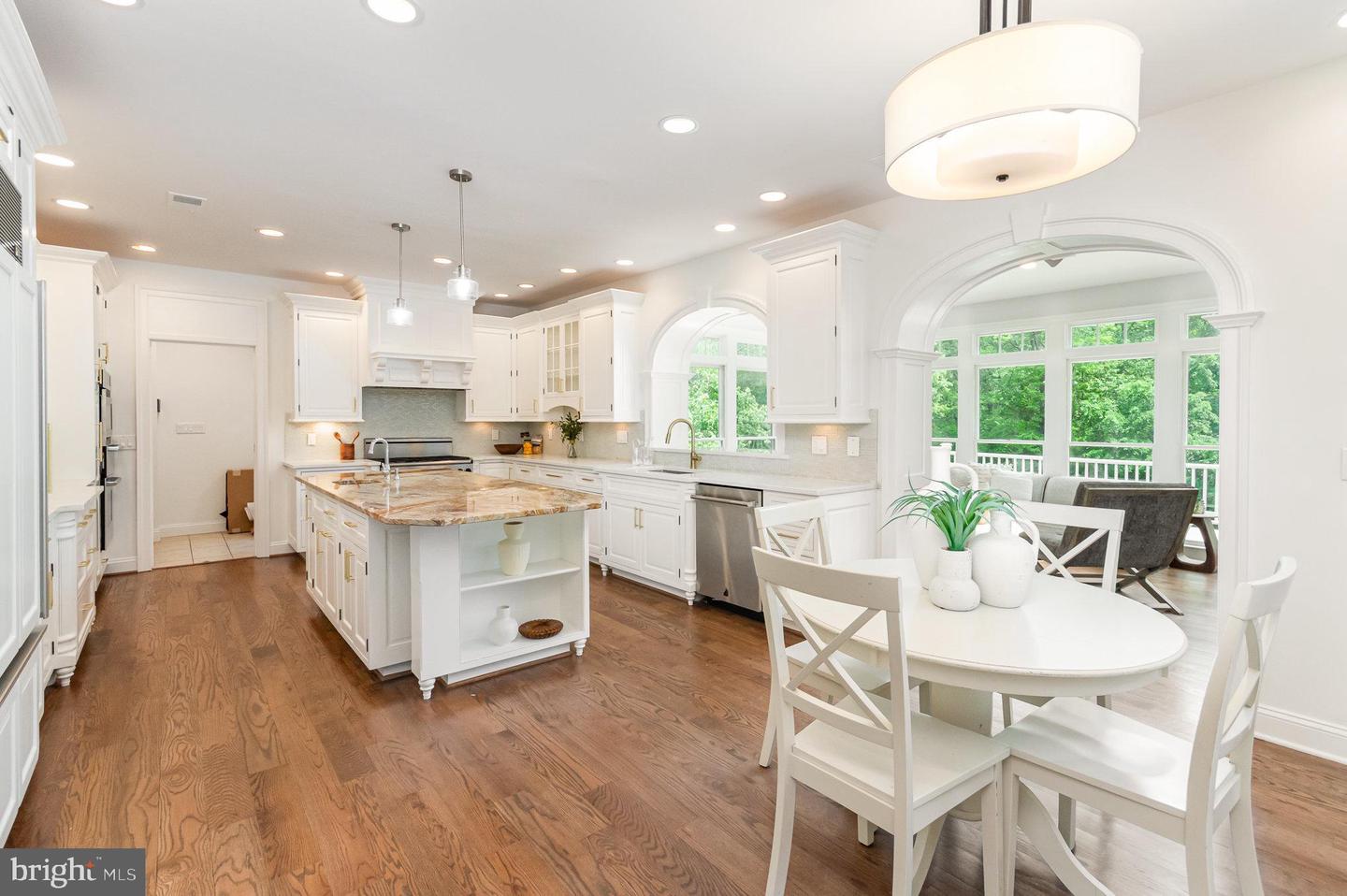 2091 HUNTERS CREST WAY, VIENNA, Virginia 22181, 6 Bedrooms Bedrooms, ,5 BathroomsBathrooms,Residential,For sale,2091 HUNTERS CREST WAY,VAFX2212048 MLS # VAFX2212048