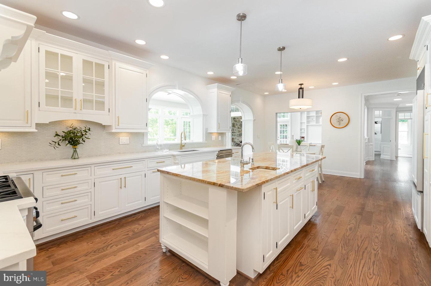 2091 HUNTERS CREST WAY, VIENNA, Virginia 22181, 6 Bedrooms Bedrooms, ,5 BathroomsBathrooms,Residential,For sale,2091 HUNTERS CREST WAY,VAFX2212048 MLS # VAFX2212048