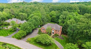 2091 HUNTERS CREST WAY, VIENNA, Virginia 22181, 6 Bedrooms Bedrooms, ,5 BathroomsBathrooms,Residential,For sale,2091 HUNTERS CREST WAY,VAFX2212048 MLS # VAFX2212048