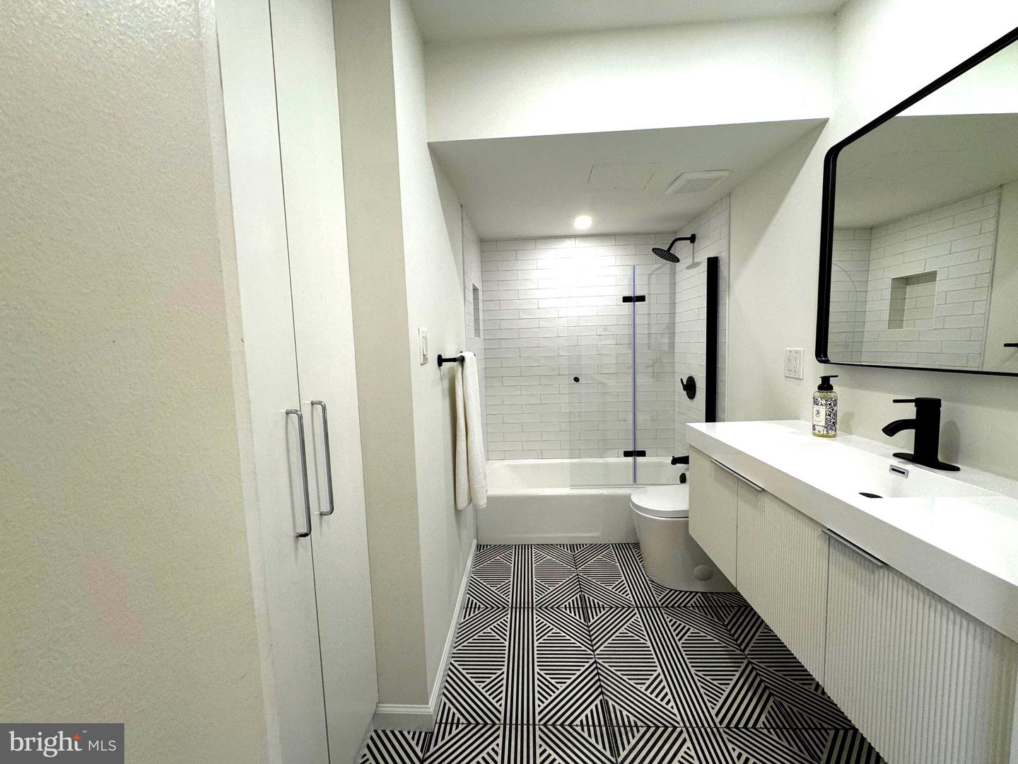 2201 L ST NW #906, WASHINGTON, District Of Columbia 20037, 3 Bedrooms Bedrooms, ,2 BathroomsBathrooms,Residential,For sale,2201 L ST NW #906,DCDC2171380 MLS # DCDC2171380