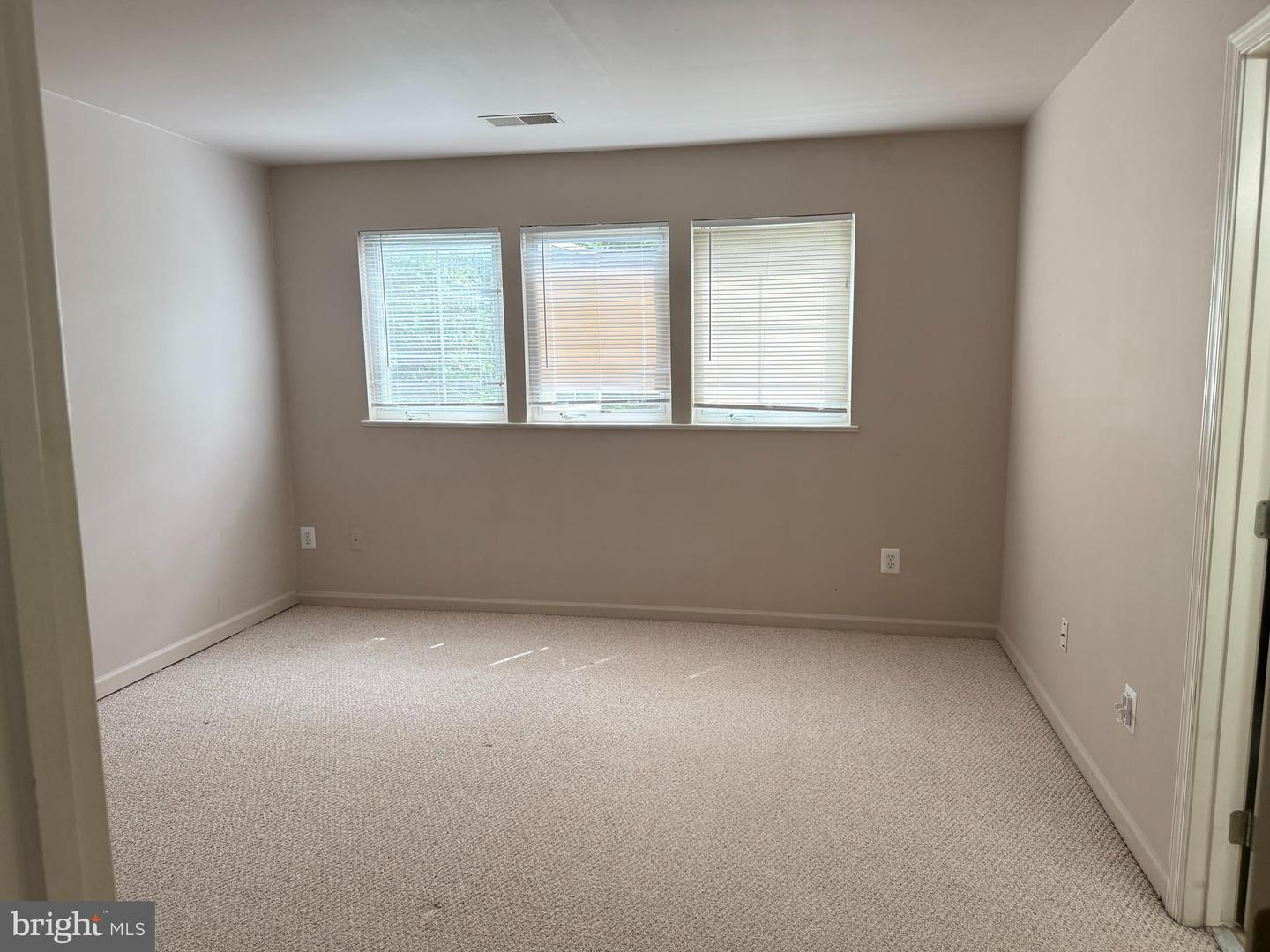 6605 THOMAS GRANT CT, ALEXANDRIA, Virginia 22315, 3 Bedrooms Bedrooms, ,2 BathroomsBathrooms,Residential,For sale,6605 THOMAS GRANT CT,VAFX2218444 MLS # VAFX2218444