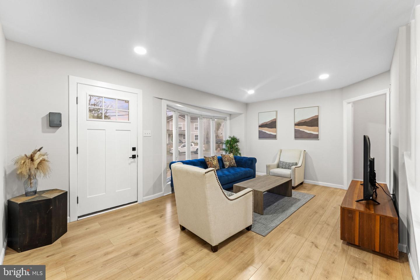 6901 DUKE DR, ALEXANDRIA, Virginia 22307, 5 Bedrooms Bedrooms, ,3 BathroomsBathrooms,Residential,For sale,6901 DUKE DR,VAFX2218812 MLS # VAFX2218812