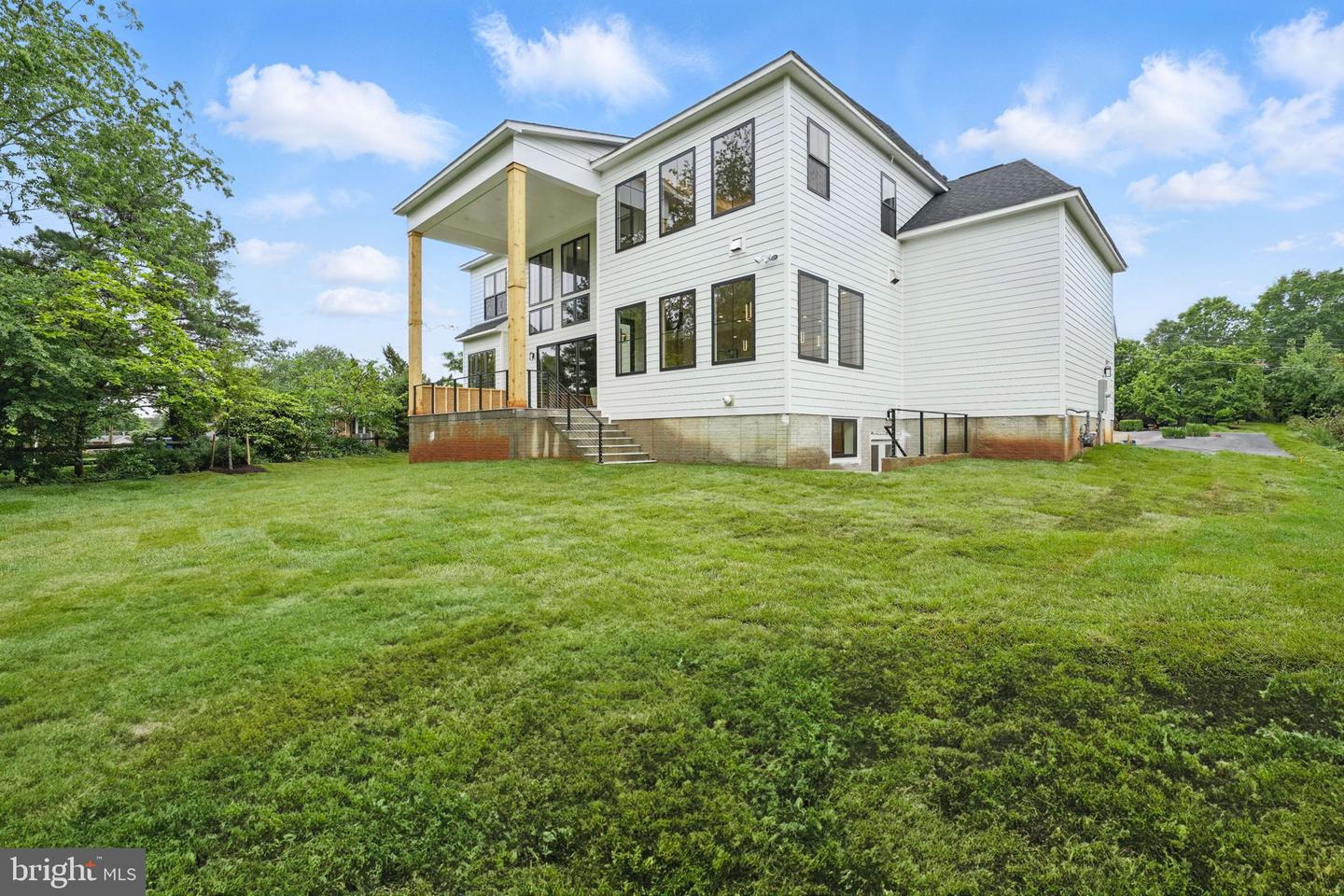 1617 WOODMOOR LN, MCLEAN, Virginia 22101, 6 Bedrooms Bedrooms, ,6 BathroomsBathrooms,Residential,For sale,1617 WOODMOOR LN,VAFX2220884 MLS # VAFX2220884