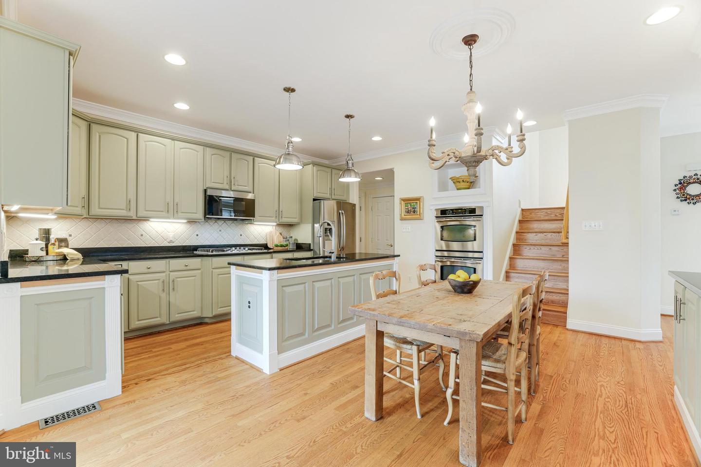 10002 WOODROW ST, VIENNA, Virginia 22181, 5 Bedrooms Bedrooms, ,5 BathroomsBathrooms,Residential,For sale,10002 WOODROW ST,VAFX2221782 MLS # VAFX2221782