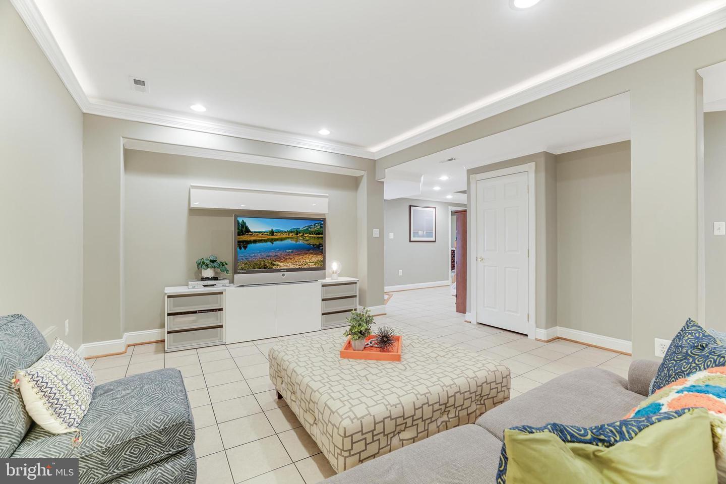 10002 WOODROW ST, VIENNA, Virginia 22181, 5 Bedrooms Bedrooms, ,5 BathroomsBathrooms,Residential,For sale,10002 WOODROW ST,VAFX2221782 MLS # VAFX2221782