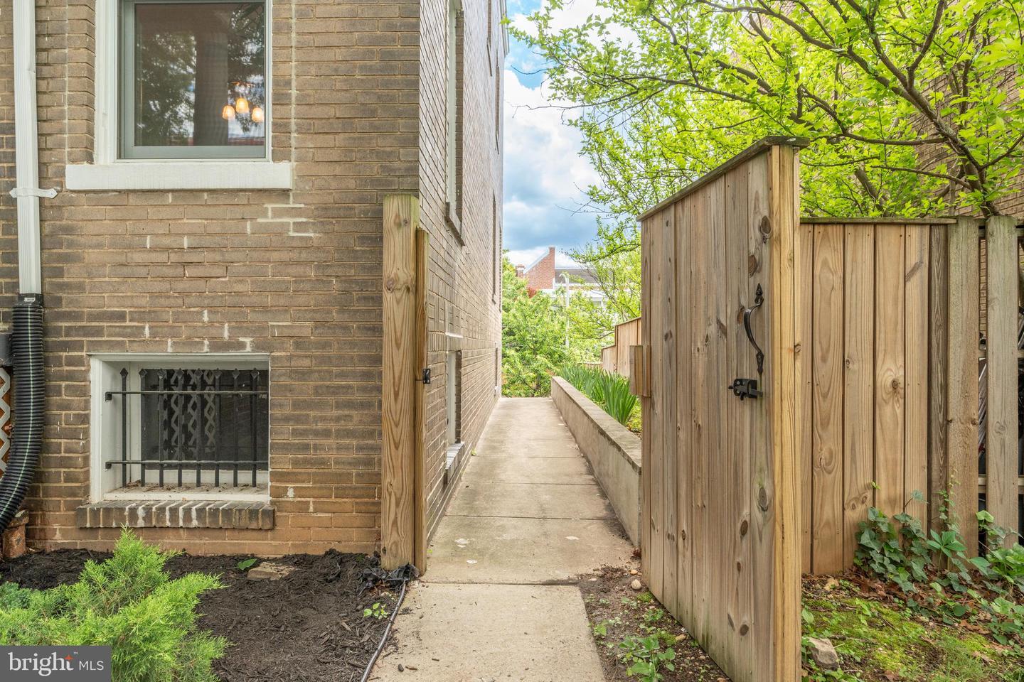 1644 HOBART ST NW, WASHINGTON, District Of Columbia 20009, 4 Bedrooms Bedrooms, ,2 BathroomsBathrooms,Residential,For sale,1644 HOBART ST NW,DCDC2187832 MLS # DCDC2187832