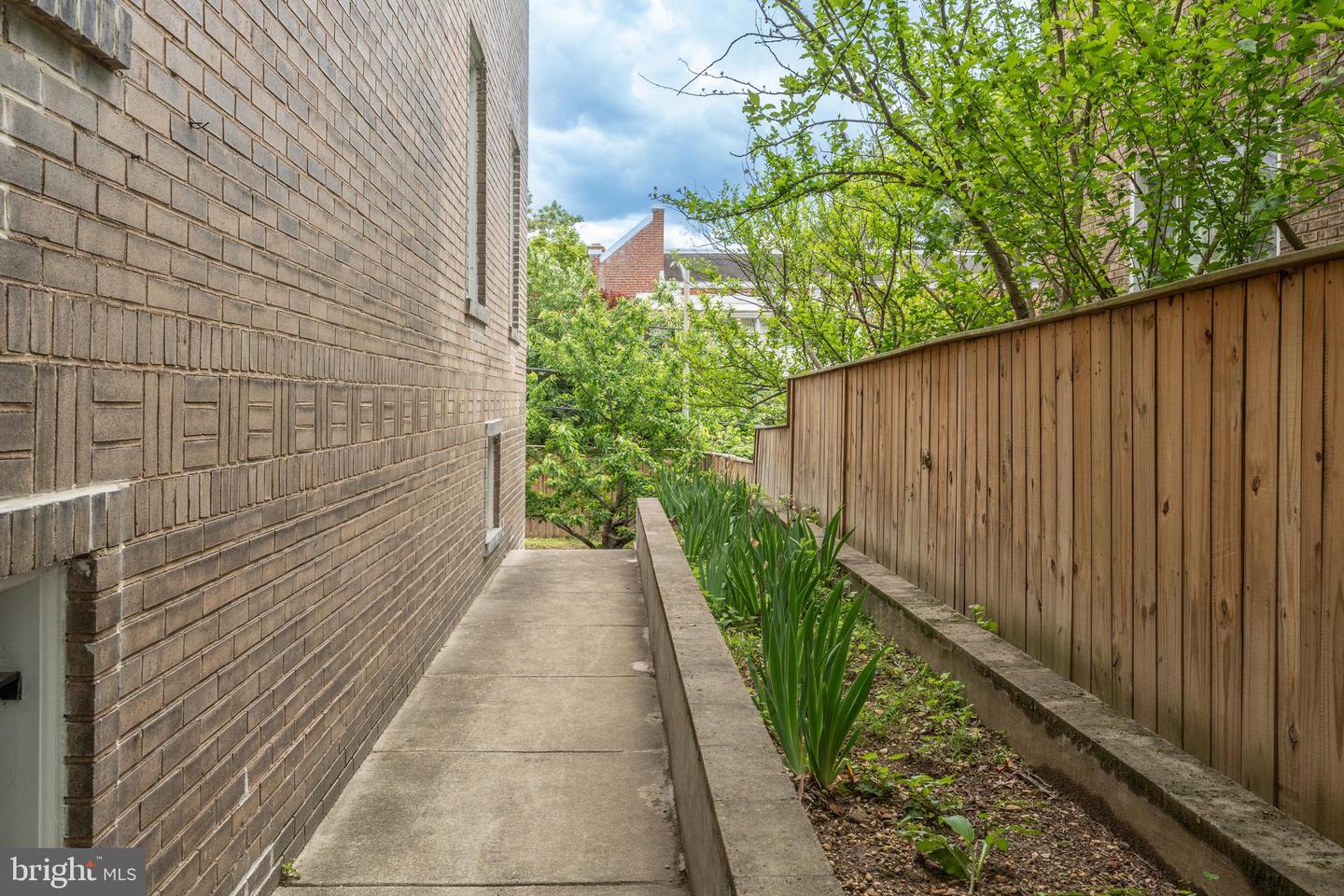 1644 HOBART ST NW, WASHINGTON, District Of Columbia 20009, 4 Bedrooms Bedrooms, ,2 BathroomsBathrooms,Residential,For sale,1644 HOBART ST NW,DCDC2187832 MLS # DCDC2187832