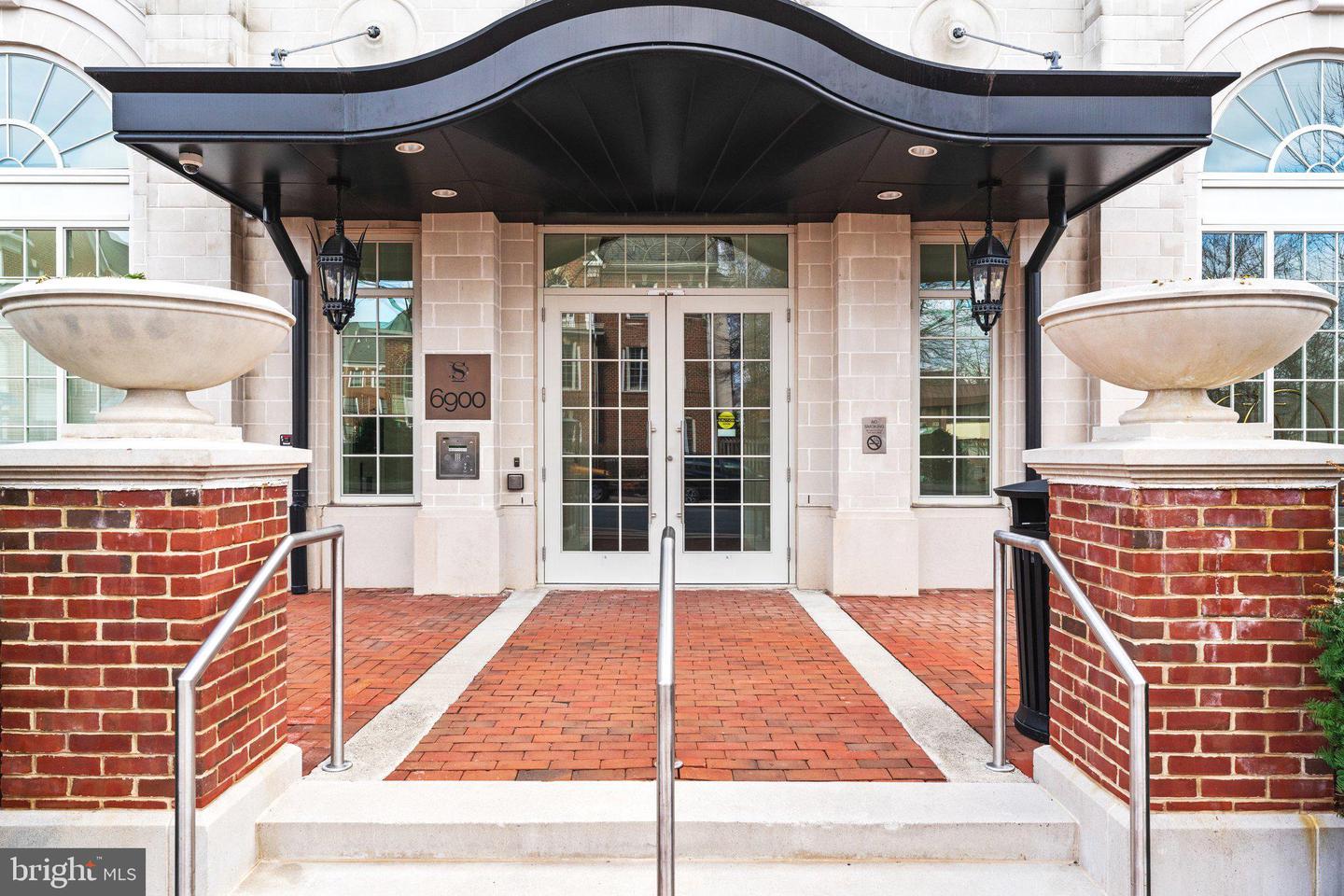 6900 FLEETWOOD RD #706, MCLEAN, Virginia 22101, 2 Bedrooms Bedrooms, 7 Rooms Rooms,2 BathroomsBathrooms,Residential,For sale,6900 FLEETWOOD RD #706,VAFX2225946 MLS # VAFX2225946