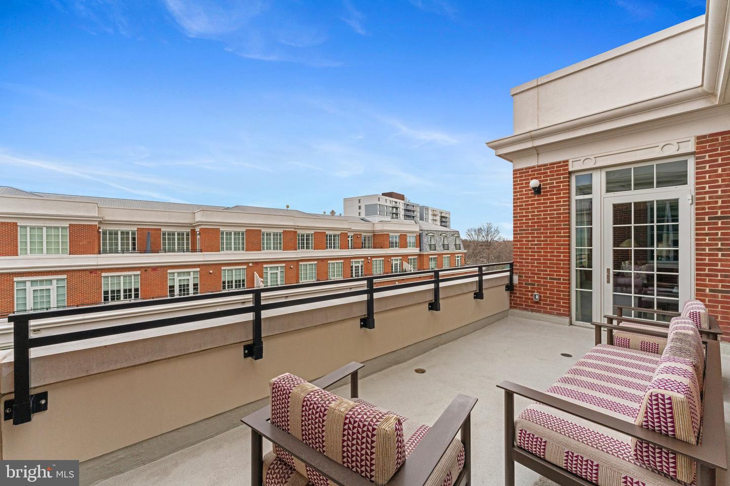 6900 FLEETWOOD RD #706, MCLEAN, Virginia 22101, 2 Bedrooms Bedrooms, 7 Rooms Rooms,2 BathroomsBathrooms,Residential,For sale,6900 FLEETWOOD RD #706,VAFX2225946 MLS # VAFX2225946