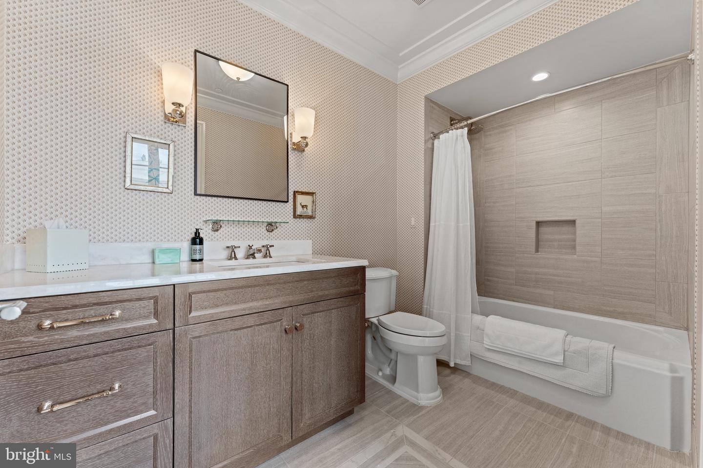 6900 FLEETWOOD RD #706, MCLEAN, Virginia 22101, 2 Bedrooms Bedrooms, 7 Rooms Rooms,2 BathroomsBathrooms,Residential,For sale,6900 FLEETWOOD RD #706,VAFX2225946 MLS # VAFX2225946