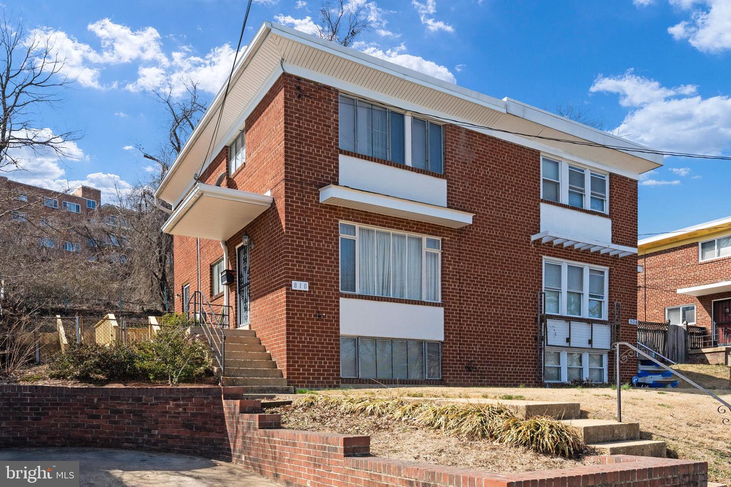 810 S DINWIDDIE ST, ARLINGTON, Virginia 22204, 3 Bedrooms Bedrooms, ,1 BathroomBathrooms,Residential,For sale,810 S DINWIDDIE ST,VAAR2054390 MLS # VAAR2054390