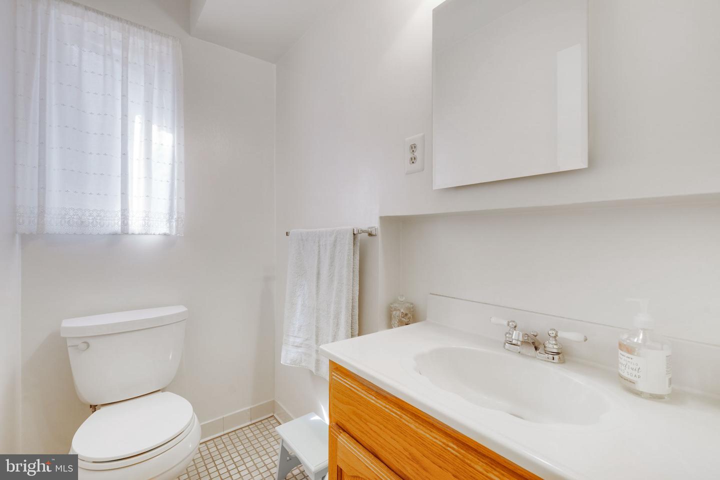 810 S DINWIDDIE ST, ARLINGTON, Virginia 22204, 3 Bedrooms Bedrooms, ,1 BathroomBathrooms,Residential,For sale,810 S DINWIDDIE ST,VAAR2054390 MLS # VAAR2054390