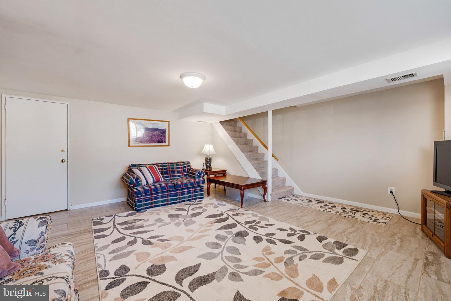 810 S DINWIDDIE ST, ARLINGTON, Virginia 22204, 3 Bedrooms Bedrooms, ,1 BathroomBathrooms,Residential,For sale,810 S DINWIDDIE ST,VAAR2054390 MLS # VAAR2054390