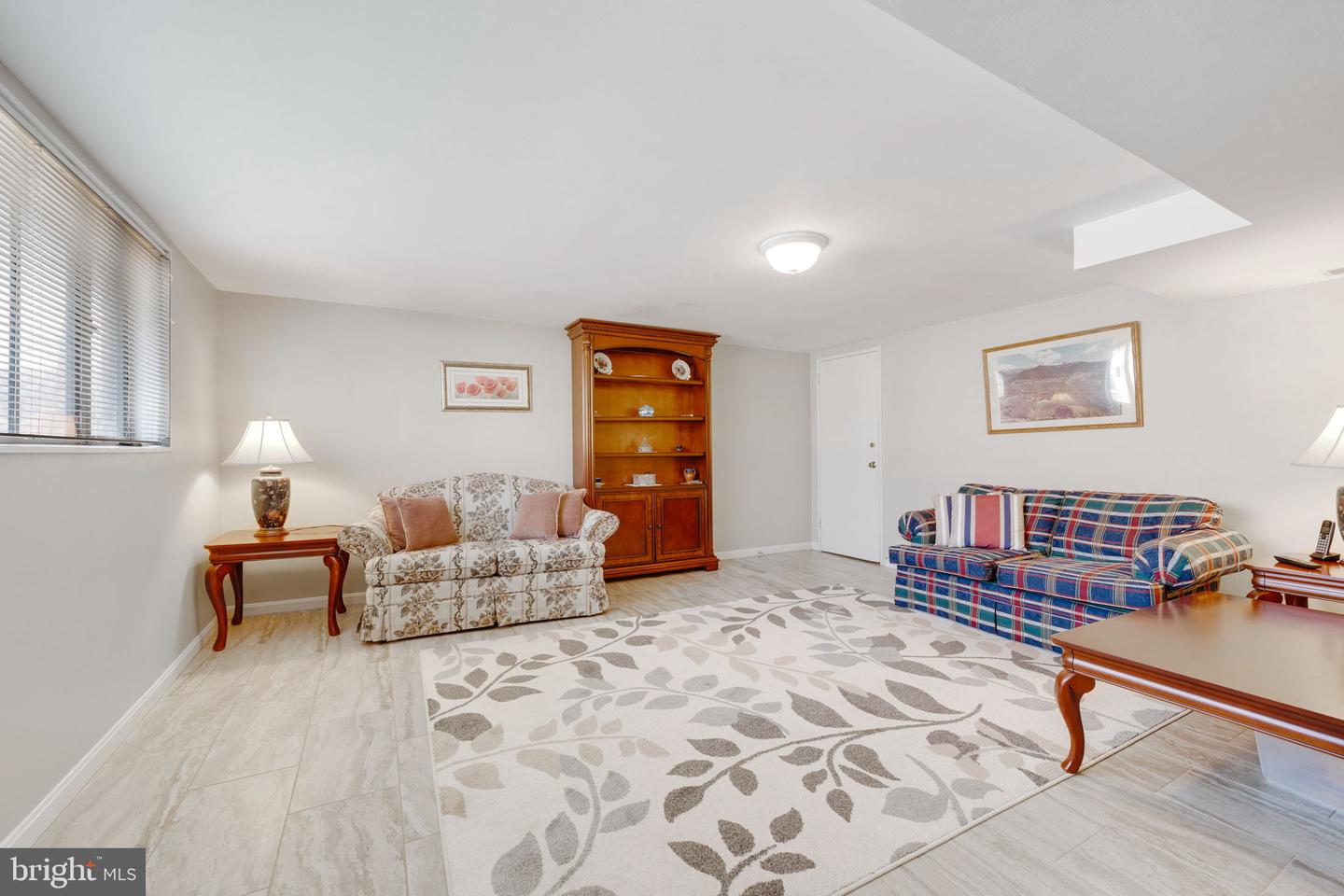 810 S DINWIDDIE ST, ARLINGTON, Virginia 22204, 3 Bedrooms Bedrooms, ,1 BathroomBathrooms,Residential,For sale,810 S DINWIDDIE ST,VAAR2054390 MLS # VAAR2054390