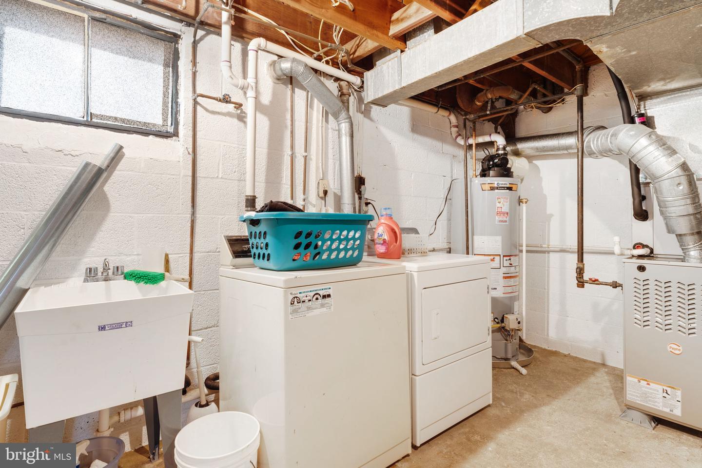 810 S DINWIDDIE ST, ARLINGTON, Virginia 22204, 3 Bedrooms Bedrooms, ,1 BathroomBathrooms,Residential,For sale,810 S DINWIDDIE ST,VAAR2054390 MLS # VAAR2054390