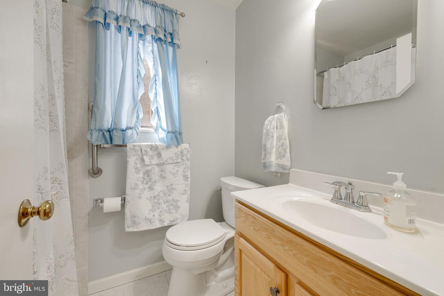 810 S DINWIDDIE ST, ARLINGTON, Virginia 22204, 3 Bedrooms Bedrooms, ,1 BathroomBathrooms,Residential,For sale,810 S DINWIDDIE ST,VAAR2054390 MLS # VAAR2054390