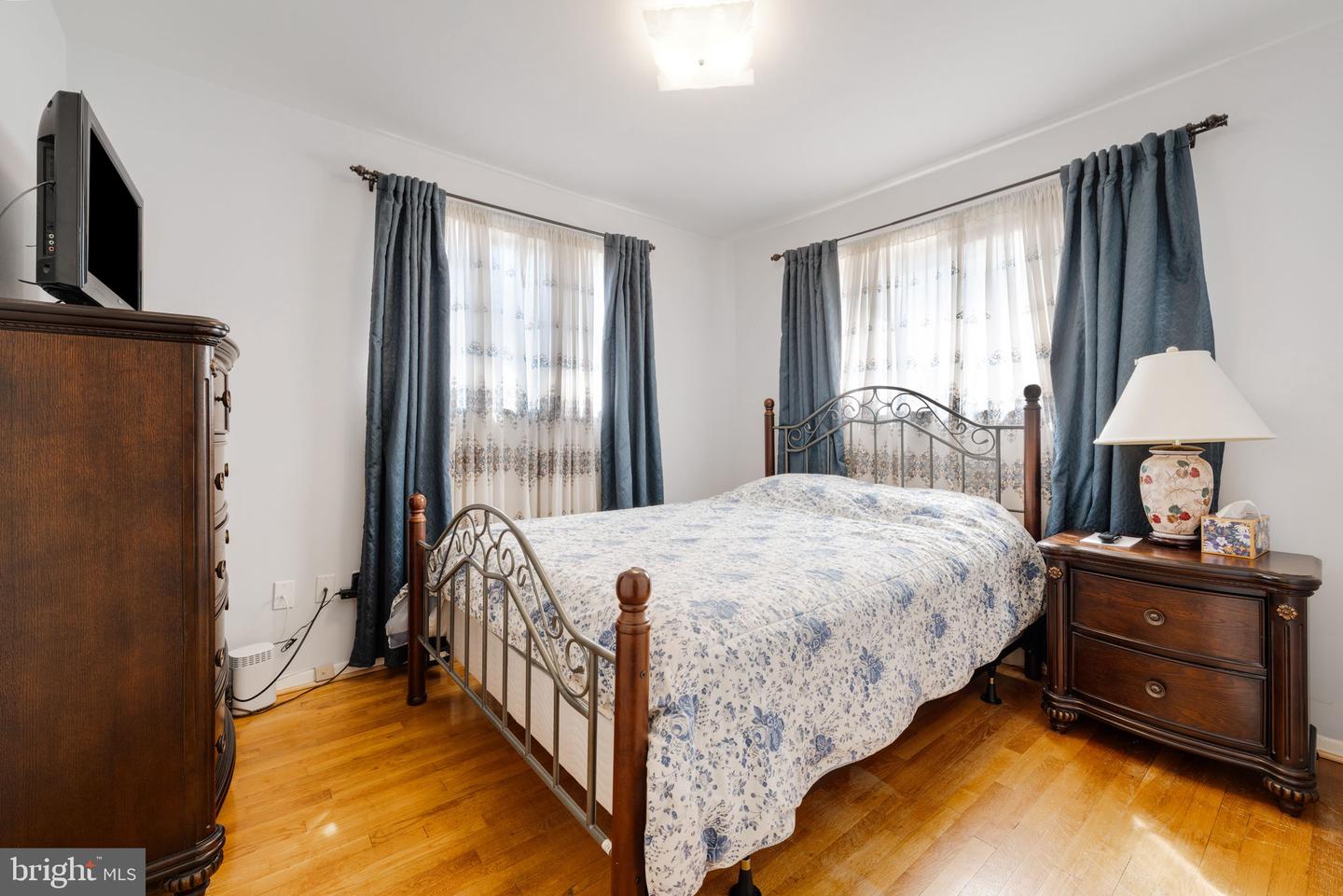 810 S DINWIDDIE ST, ARLINGTON, Virginia 22204, 3 Bedrooms Bedrooms, ,1 BathroomBathrooms,Residential,For sale,810 S DINWIDDIE ST,VAAR2054390 MLS # VAAR2054390