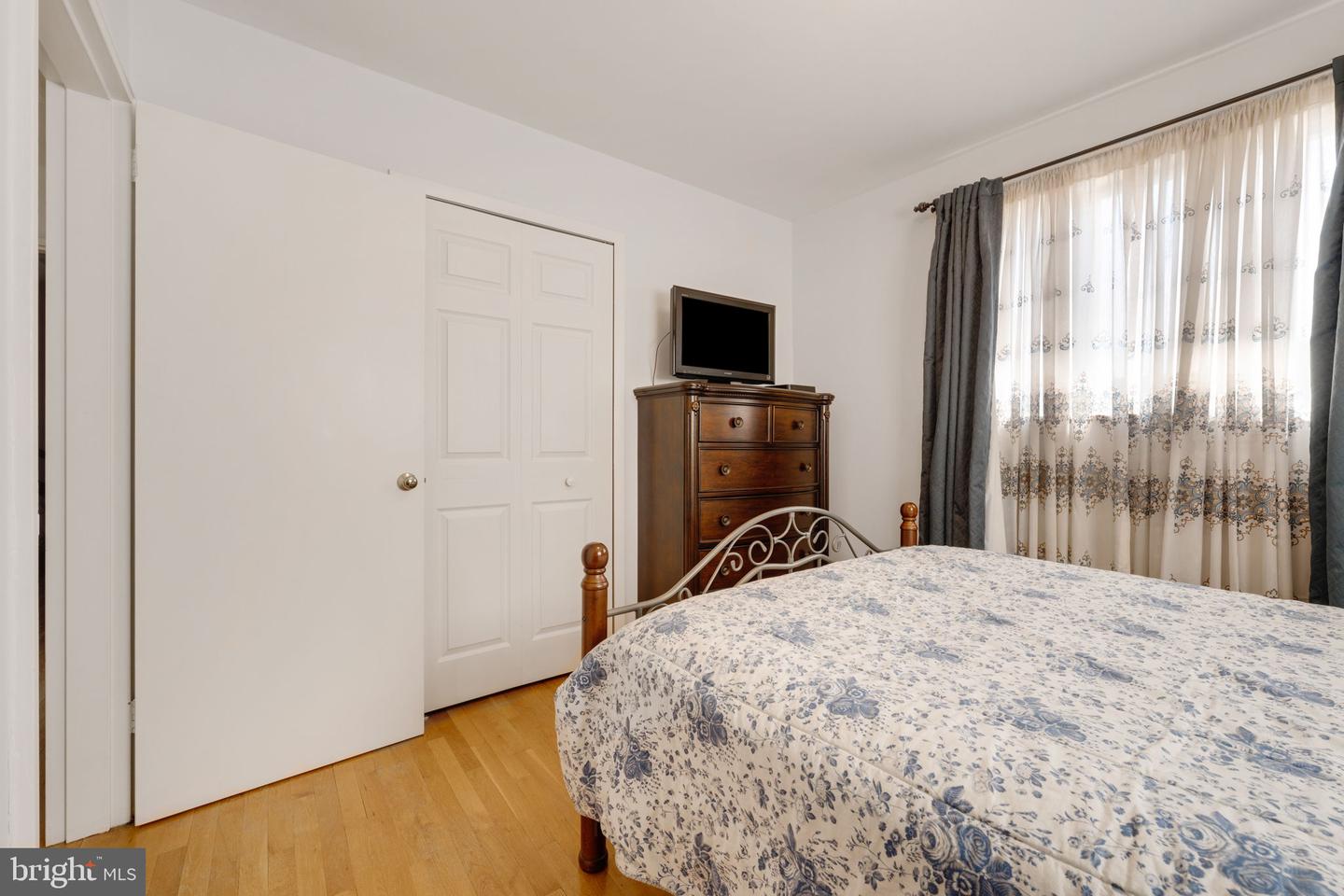 810 S DINWIDDIE ST, ARLINGTON, Virginia 22204, 3 Bedrooms Bedrooms, ,1 BathroomBathrooms,Residential,For sale,810 S DINWIDDIE ST,VAAR2054390 MLS # VAAR2054390