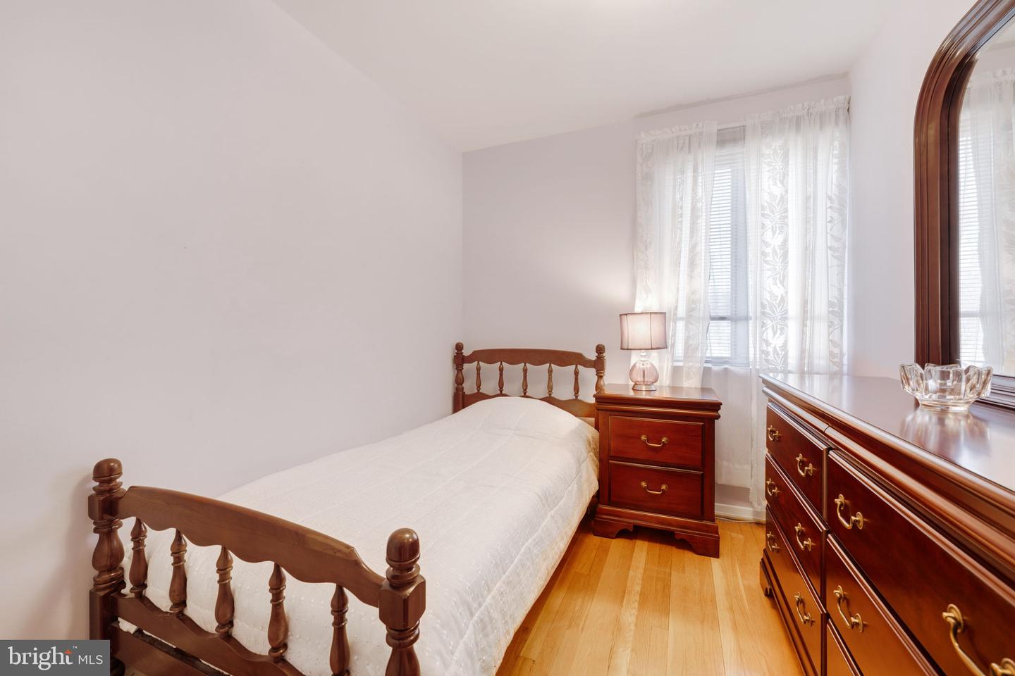 810 S DINWIDDIE ST, ARLINGTON, Virginia 22204, 3 Bedrooms Bedrooms, ,1 BathroomBathrooms,Residential,For sale,810 S DINWIDDIE ST,VAAR2054390 MLS # VAAR2054390