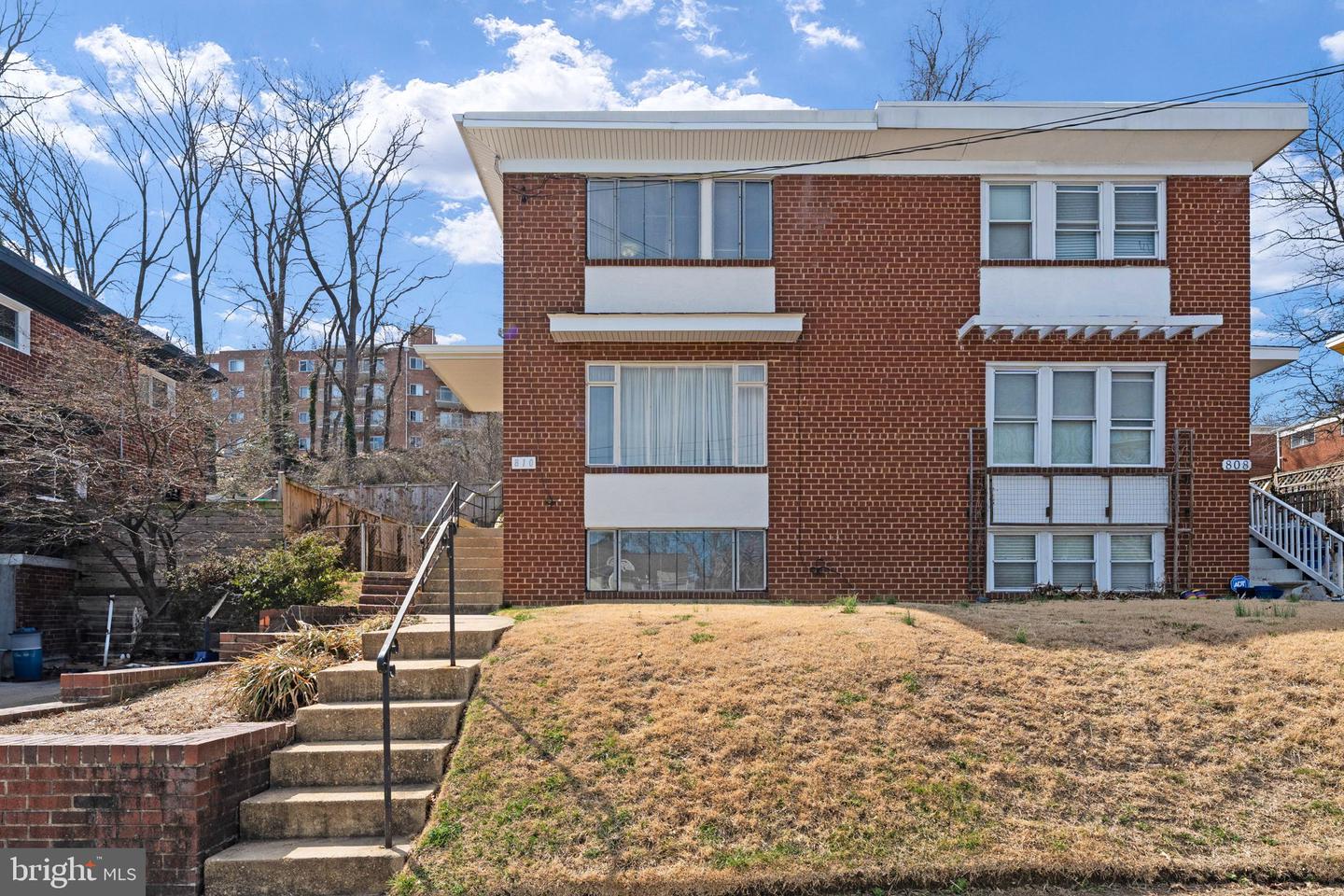 810 S DINWIDDIE ST, ARLINGTON, Virginia 22204, 3 Bedrooms Bedrooms, ,1 BathroomBathrooms,Residential,For sale,810 S DINWIDDIE ST,VAAR2054390 MLS # VAAR2054390