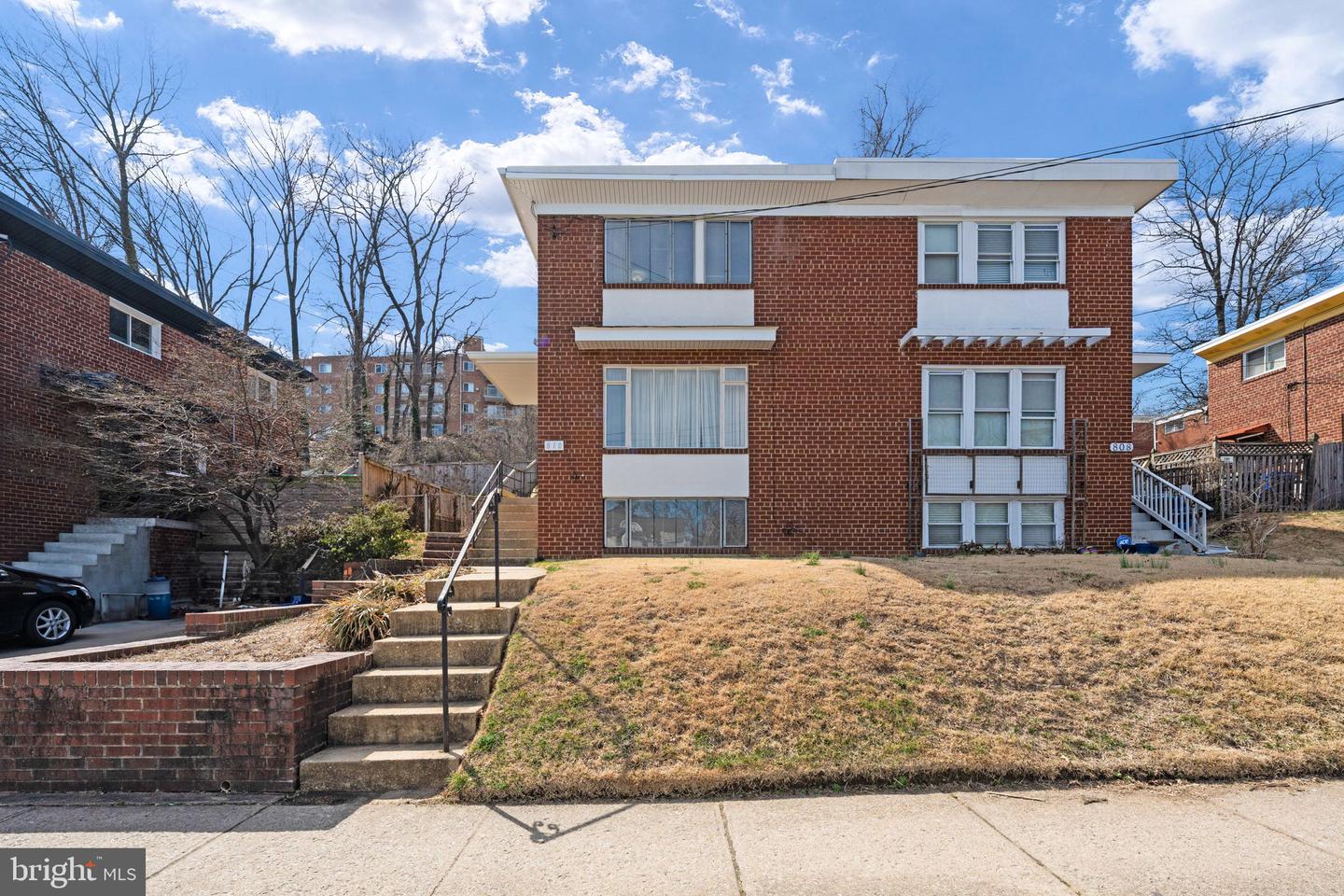 810 S DINWIDDIE ST, ARLINGTON, Virginia 22204, 3 Bedrooms Bedrooms, ,1 BathroomBathrooms,Residential,For sale,810 S DINWIDDIE ST,VAAR2054390 MLS # VAAR2054390