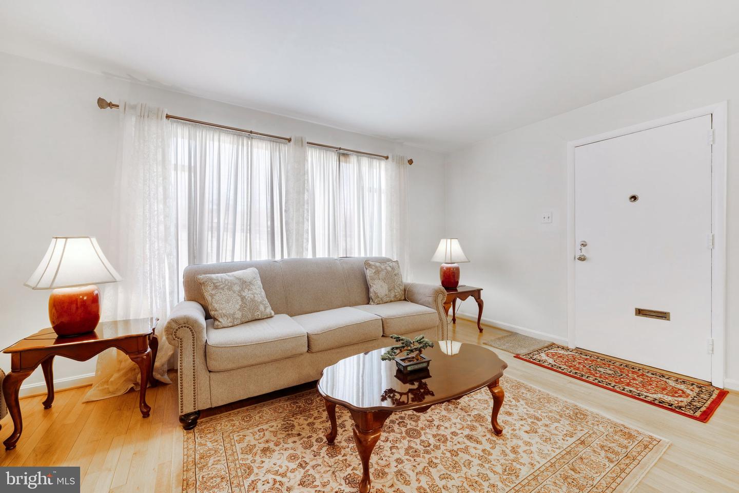 810 S DINWIDDIE ST, ARLINGTON, Virginia 22204, 3 Bedrooms Bedrooms, ,1 BathroomBathrooms,Residential,For sale,810 S DINWIDDIE ST,VAAR2054390 MLS # VAAR2054390