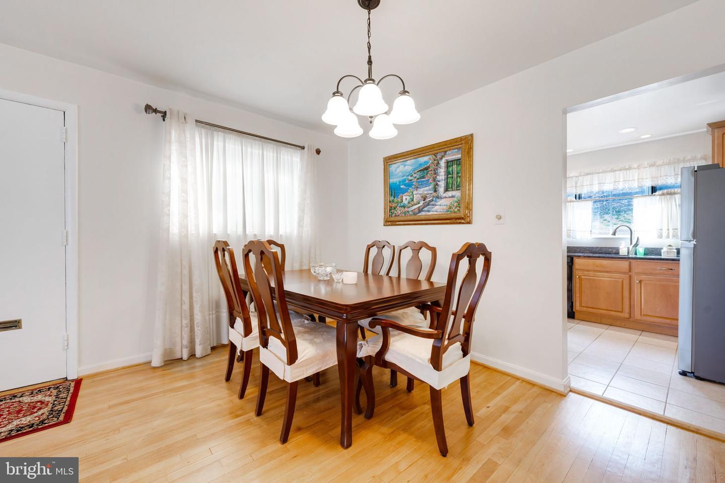 810 S DINWIDDIE ST, ARLINGTON, Virginia 22204, 3 Bedrooms Bedrooms, ,1 BathroomBathrooms,Residential,For sale,810 S DINWIDDIE ST,VAAR2054390 MLS # VAAR2054390