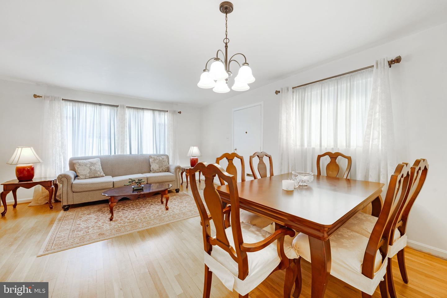 810 S DINWIDDIE ST, ARLINGTON, Virginia 22204, 3 Bedrooms Bedrooms, ,1 BathroomBathrooms,Residential,For sale,810 S DINWIDDIE ST,VAAR2054390 MLS # VAAR2054390