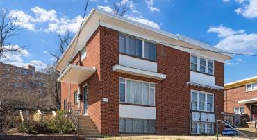 810 S DINWIDDIE ST, ARLINGTON, Virginia 22204, 3 Bedrooms Bedrooms, ,1 BathroomBathrooms,Residential,For sale,810 S DINWIDDIE ST,VAAR2054390 MLS # VAAR2054390