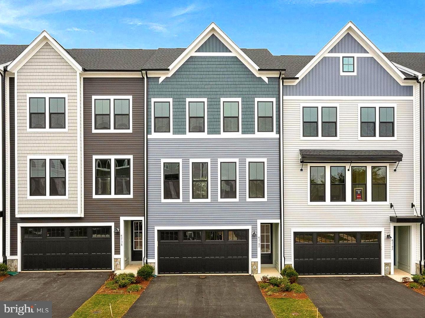 42180 BERRIER FARMS TER, CHANTILLY, Virginia 20152, 4 Bedrooms Bedrooms, ,3 BathroomsBathrooms,Residential,For sale,42180 BERRIER FARMS TER,VALO2091090 MLS # VALO2091090