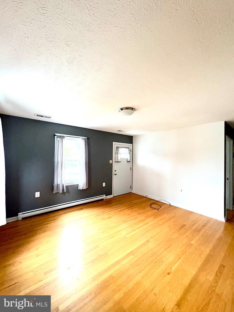 205 PARKWAY ST, WINCHESTER, Virginia 22601, 3 Bedrooms Bedrooms, ,2 BathroomsBathrooms,Residential,For sale,205 PARKWAY ST,VAWI2007344 MLS # VAWI2007344