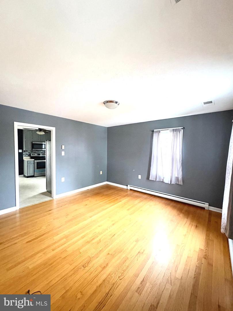 205 PARKWAY ST, WINCHESTER, Virginia 22601, 3 Bedrooms Bedrooms, ,2 BathroomsBathrooms,Residential,For sale,205 PARKWAY ST,VAWI2007344 MLS # VAWI2007344