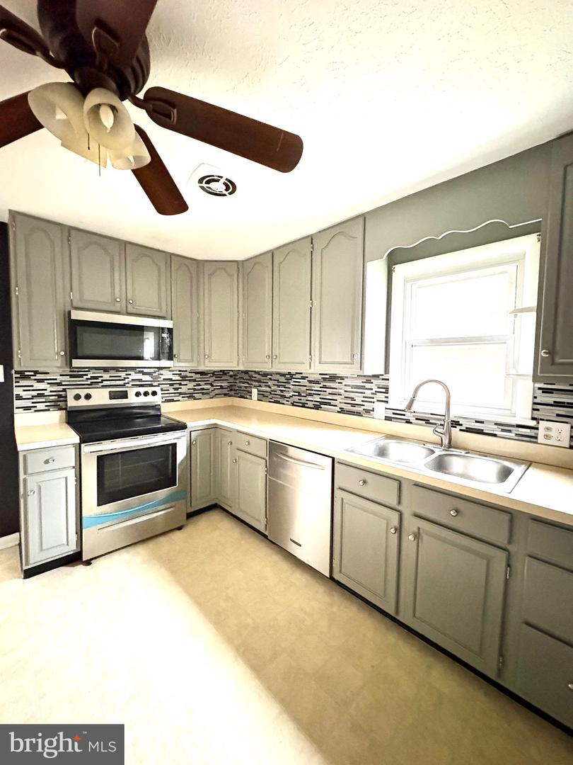 205 PARKWAY ST, WINCHESTER, Virginia 22601, 3 Bedrooms Bedrooms, ,2 BathroomsBathrooms,Residential,For sale,205 PARKWAY ST,VAWI2007344 MLS # VAWI2007344