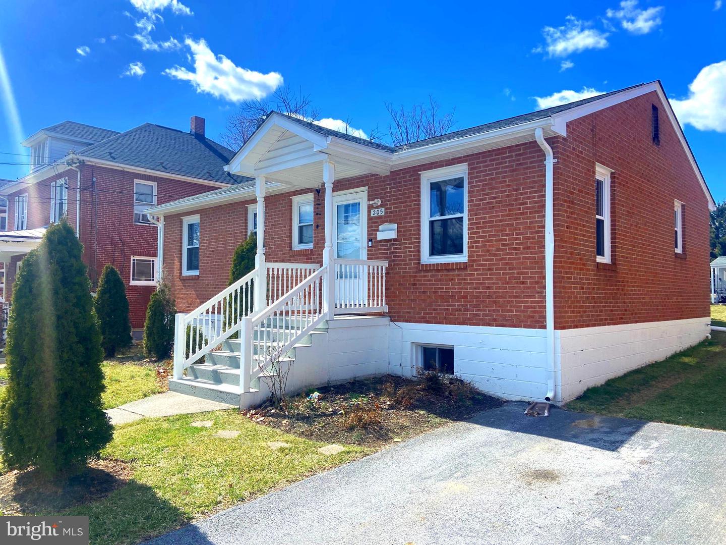 205 PARKWAY ST, WINCHESTER, Virginia 22601, 3 Bedrooms Bedrooms, ,2 BathroomsBathrooms,Residential,For sale,205 PARKWAY ST,VAWI2007344 MLS # VAWI2007344