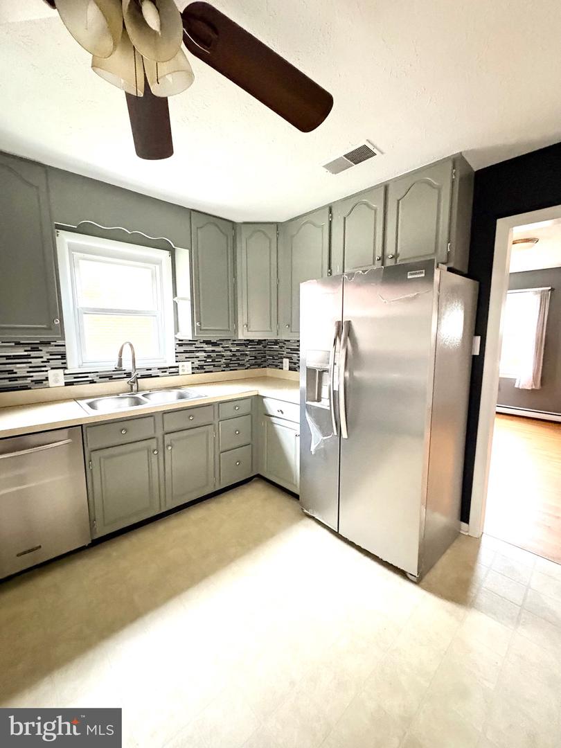 205 PARKWAY ST, WINCHESTER, Virginia 22601, 3 Bedrooms Bedrooms, ,2 BathroomsBathrooms,Residential,For sale,205 PARKWAY ST,VAWI2007344 MLS # VAWI2007344