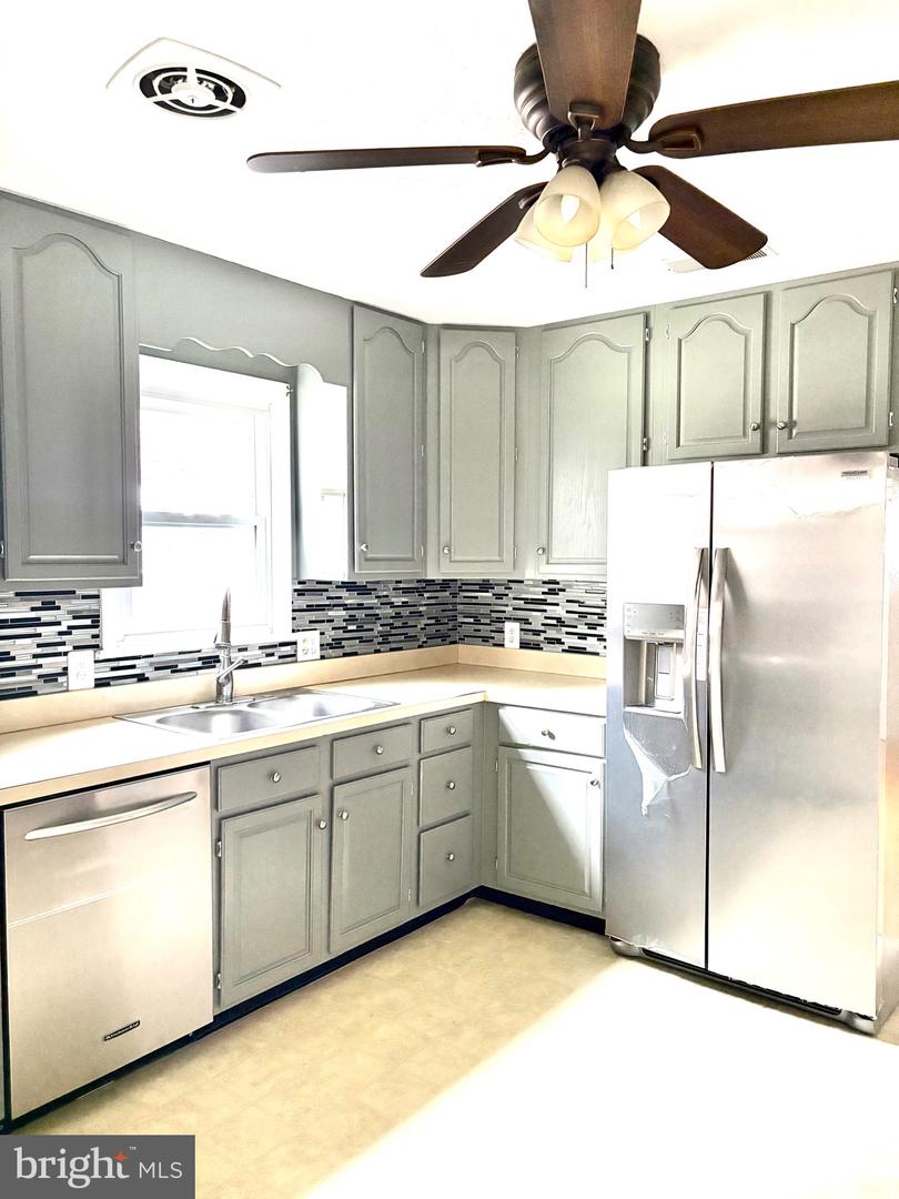 205 PARKWAY ST, WINCHESTER, Virginia 22601, 3 Bedrooms Bedrooms, ,2 BathroomsBathrooms,Residential,For sale,205 PARKWAY ST,VAWI2007344 MLS # VAWI2007344