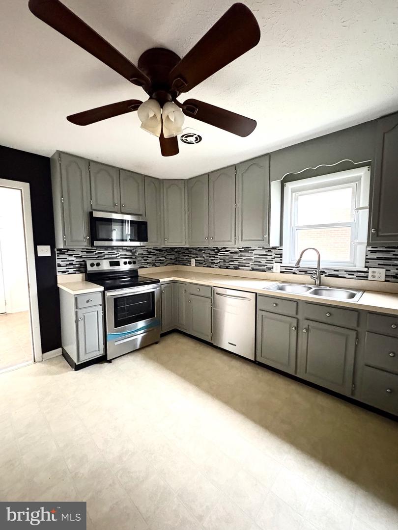 205 PARKWAY ST, WINCHESTER, Virginia 22601, 3 Bedrooms Bedrooms, ,2 BathroomsBathrooms,Residential,For sale,205 PARKWAY ST,VAWI2007344 MLS # VAWI2007344