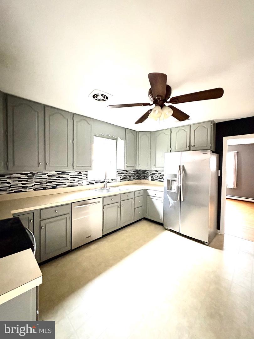 205 PARKWAY ST, WINCHESTER, Virginia 22601, 3 Bedrooms Bedrooms, ,2 BathroomsBathrooms,Residential,For sale,205 PARKWAY ST,VAWI2007344 MLS # VAWI2007344