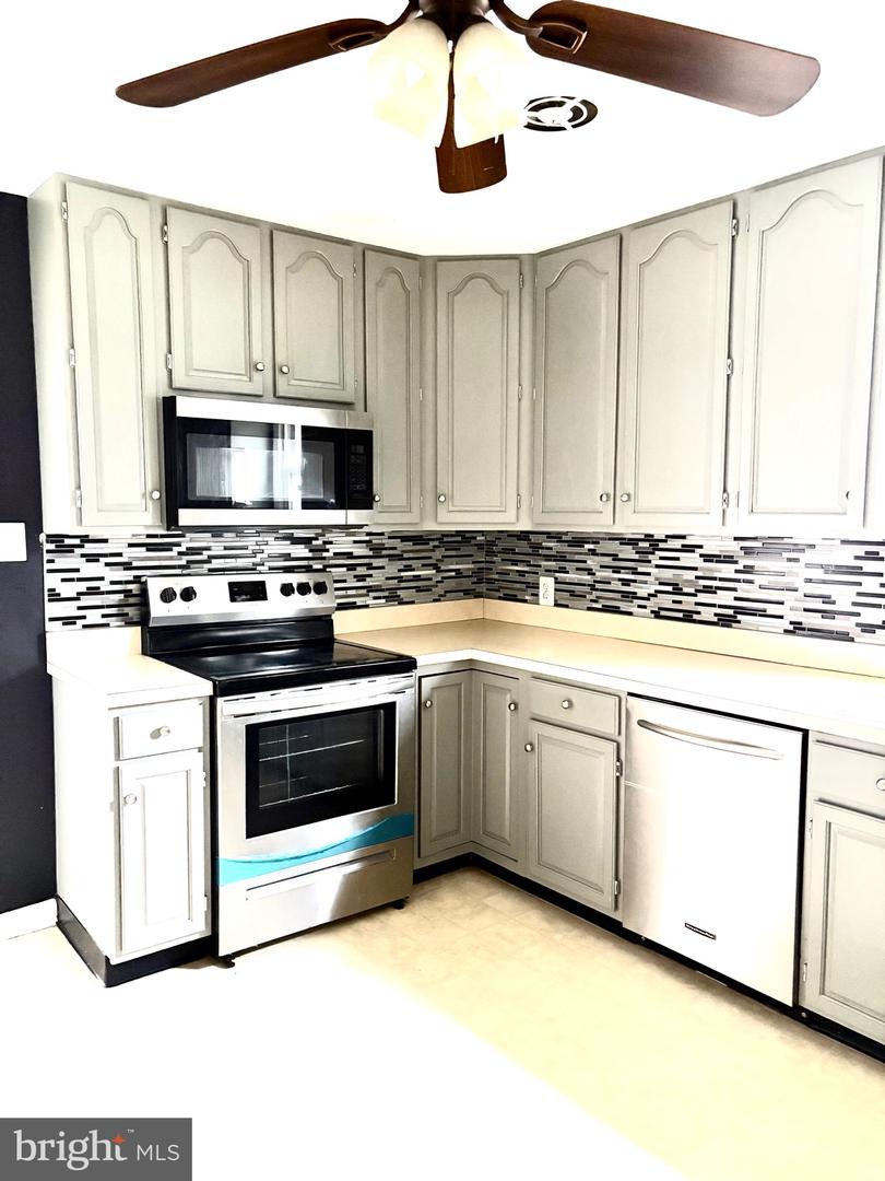 205 PARKWAY ST, WINCHESTER, Virginia 22601, 3 Bedrooms Bedrooms, ,2 BathroomsBathrooms,Residential,For sale,205 PARKWAY ST,VAWI2007344 MLS # VAWI2007344