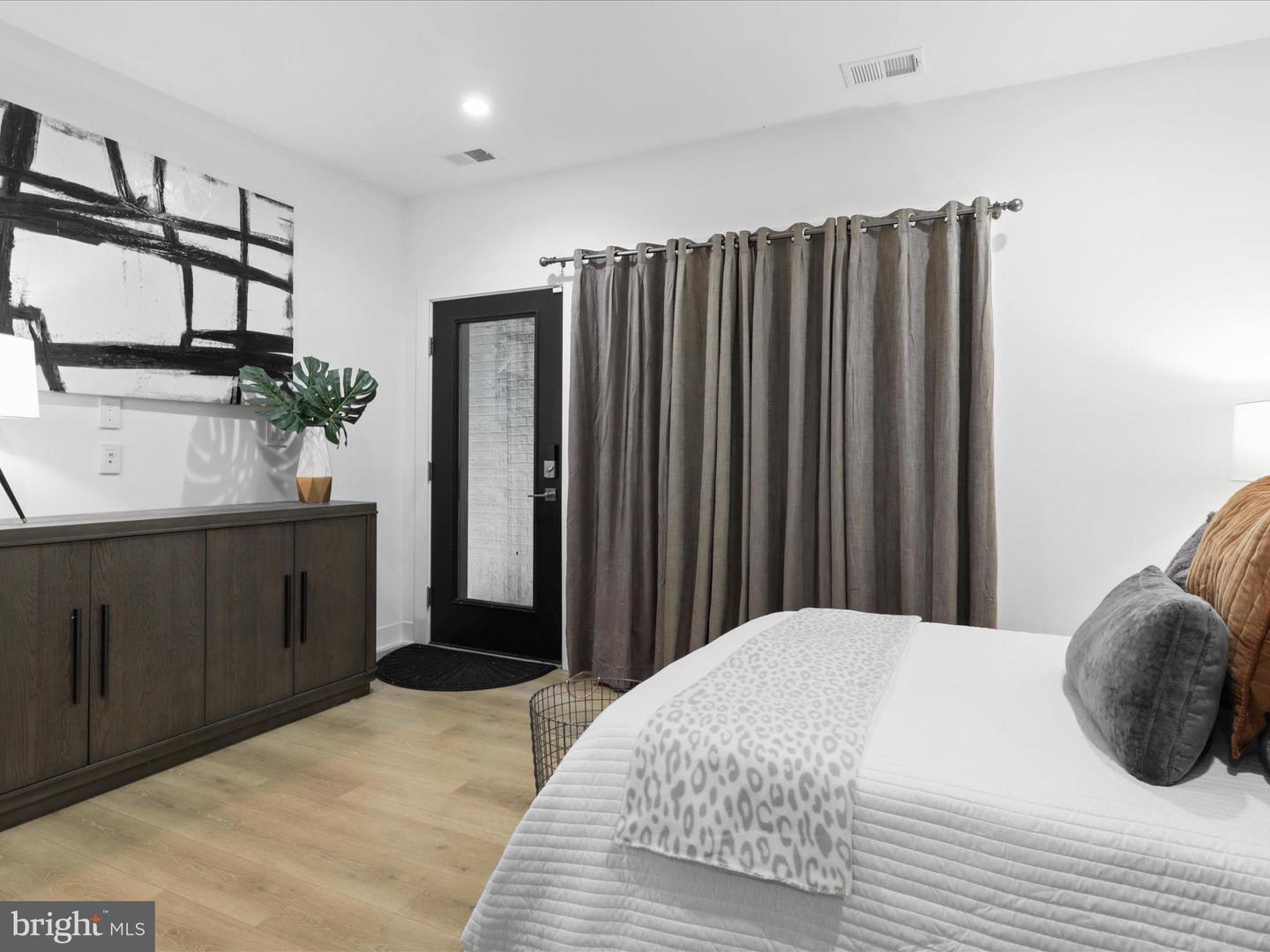 558 HARVARD ST NW #B, WASHINGTON, District Of Columbia 20001, 4 Bedrooms Bedrooms, ,4 BathroomsBathrooms,Residential,For sale,558 HARVARD ST NW #B,DCDC2189742 MLS # DCDC2189742