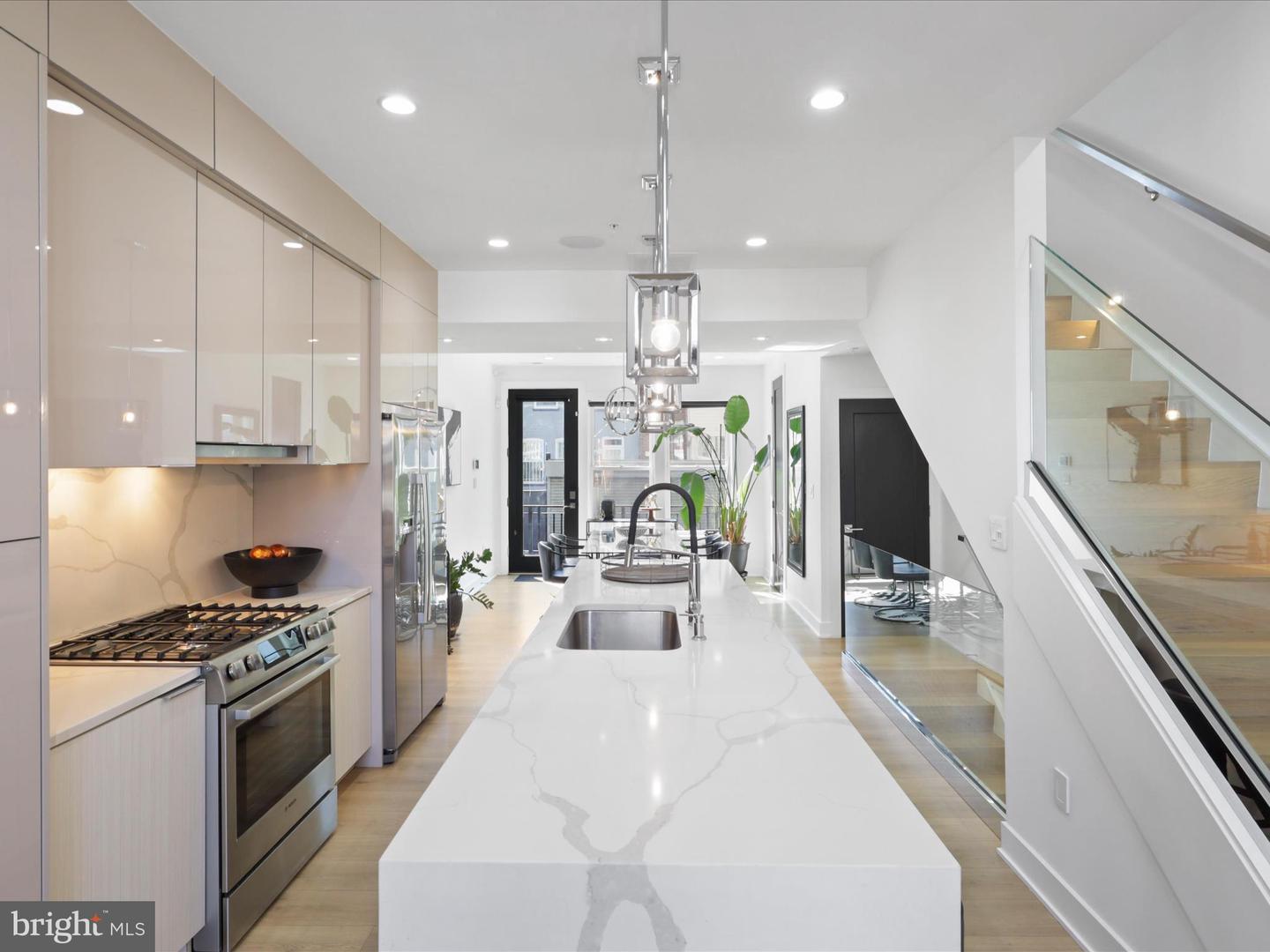 558 HARVARD ST NW #B, WASHINGTON, District Of Columbia 20001, 4 Bedrooms Bedrooms, ,4 BathroomsBathrooms,Residential,For sale,558 HARVARD ST NW #B,DCDC2189742 MLS # DCDC2189742