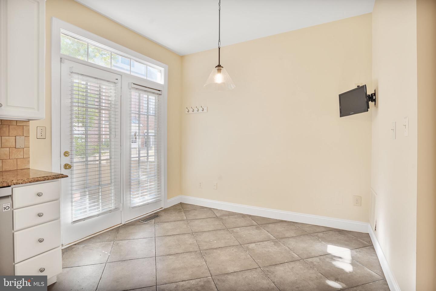 811 WATER PL, ALEXANDRIA, Virginia 22314, 3 Bedrooms Bedrooms, ,2 BathroomsBathrooms,Residential,For sale,811 WATER PL,VAAX2042850 MLS # VAAX2042850