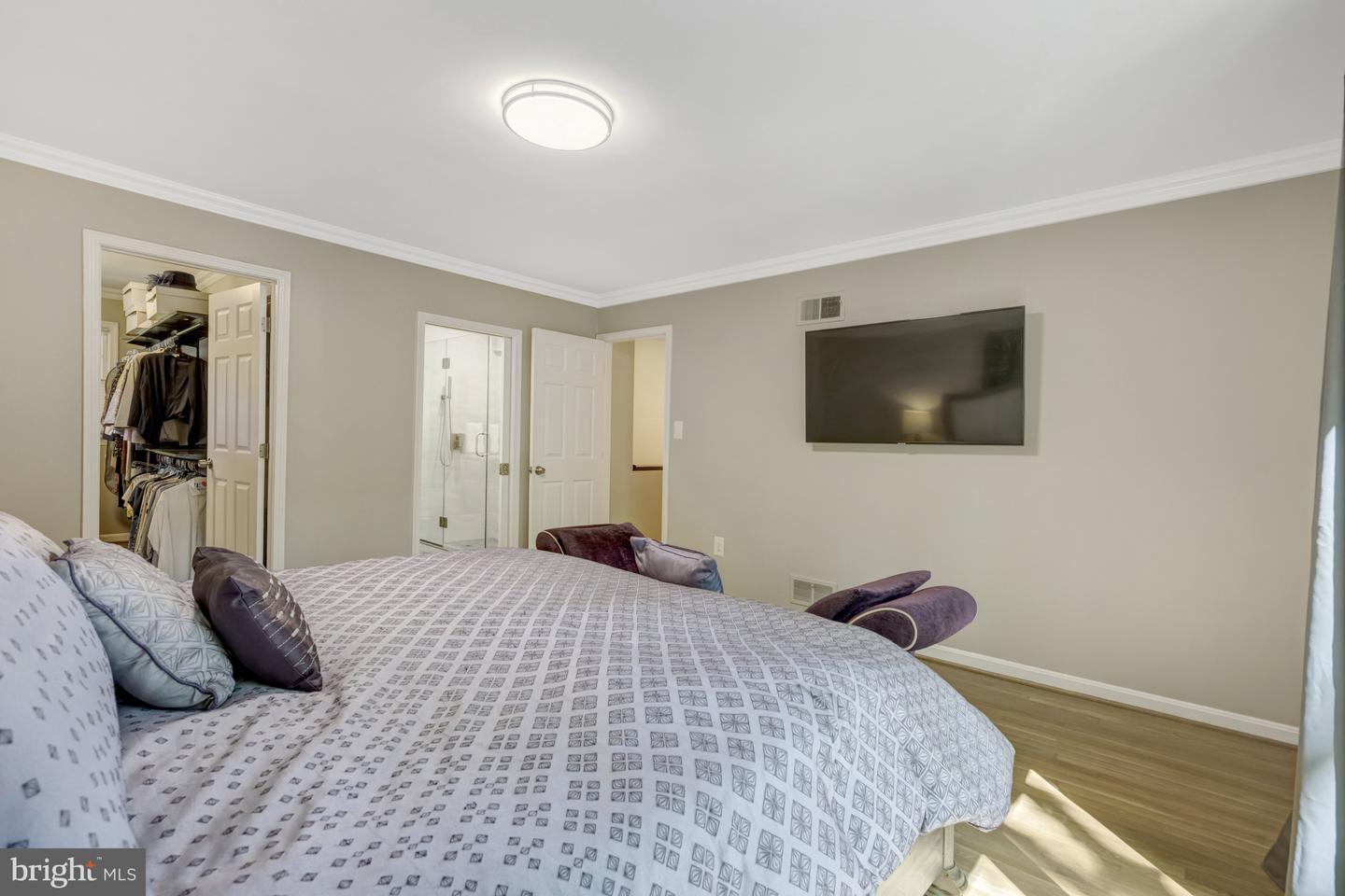 3313 MIDLAND RD, FAIRFAX, Virginia 22031, 5 Bedrooms Bedrooms, ,3 BathroomsBathrooms,Residential,For sale,3313 MIDLAND RD,VAFX2228354 MLS # VAFX2228354