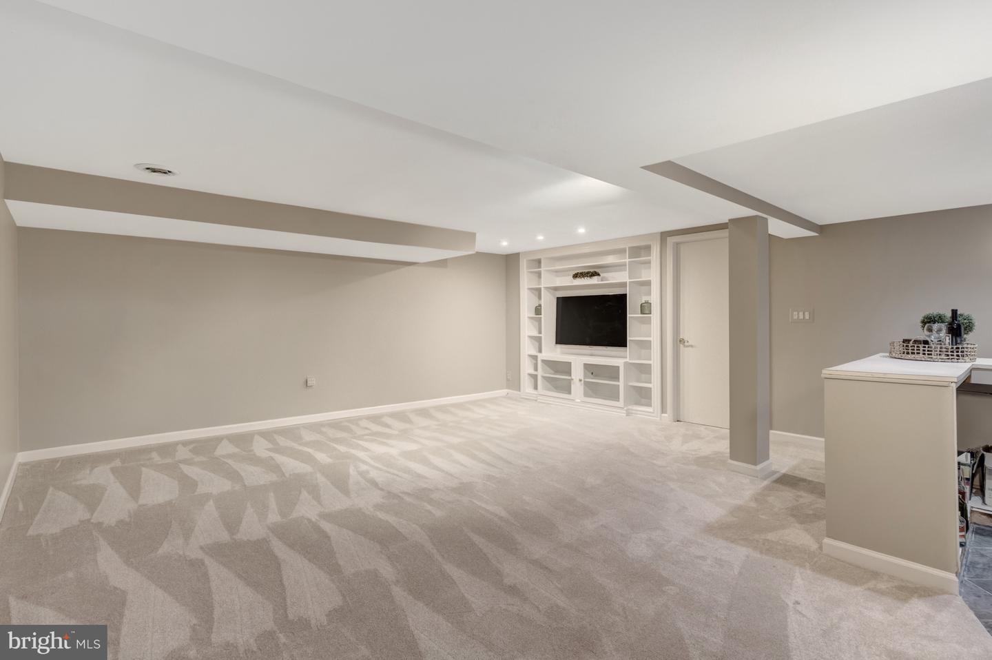 3313 MIDLAND RD, FAIRFAX, Virginia 22031, 5 Bedrooms Bedrooms, ,3 BathroomsBathrooms,Residential,For sale,3313 MIDLAND RD,VAFX2228354 MLS # VAFX2228354