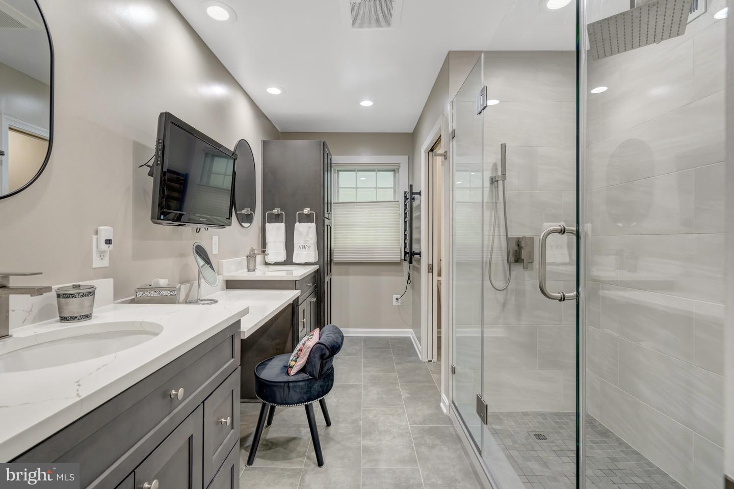 3313 MIDLAND RD, FAIRFAX, Virginia 22031, 5 Bedrooms Bedrooms, ,3 BathroomsBathrooms,Residential,For sale,3313 MIDLAND RD,VAFX2228354 MLS # VAFX2228354