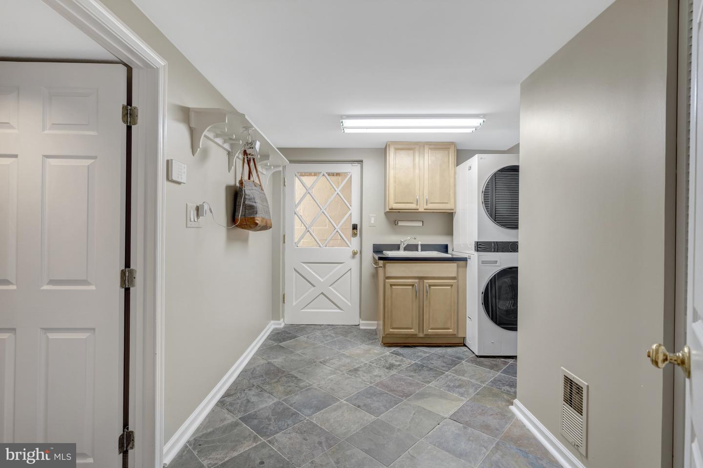3313 MIDLAND RD, FAIRFAX, Virginia 22031, 5 Bedrooms Bedrooms, ,3 BathroomsBathrooms,Residential,For sale,3313 MIDLAND RD,VAFX2228354 MLS # VAFX2228354