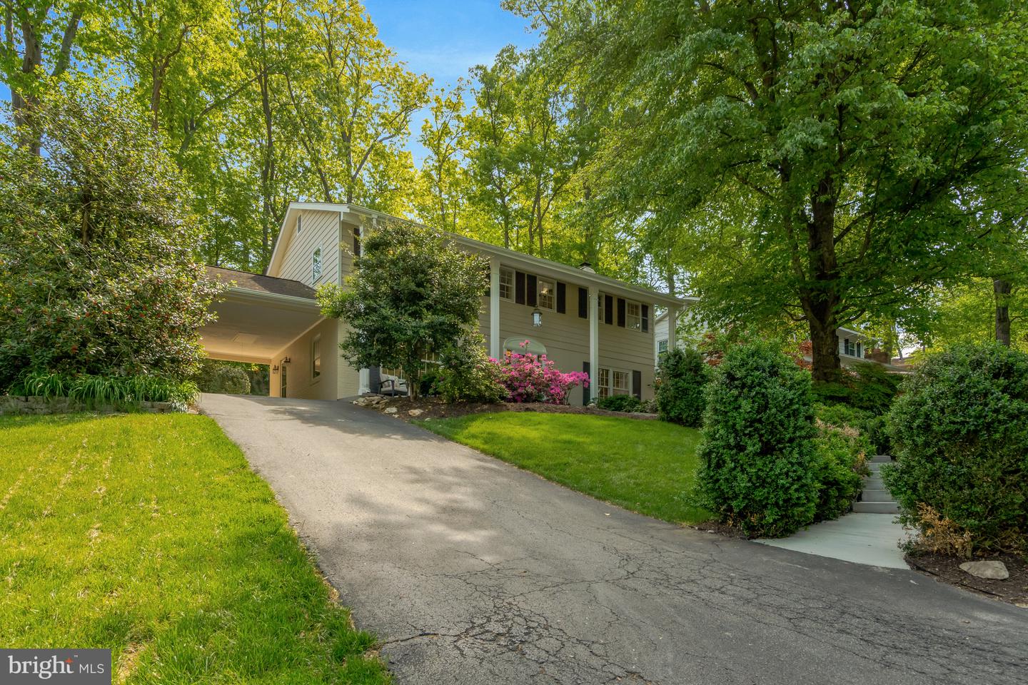3313 MIDLAND RD, FAIRFAX, Virginia 22031, 5 Bedrooms Bedrooms, ,3 BathroomsBathrooms,Residential,For sale,3313 MIDLAND RD,VAFX2228354 MLS # VAFX2228354